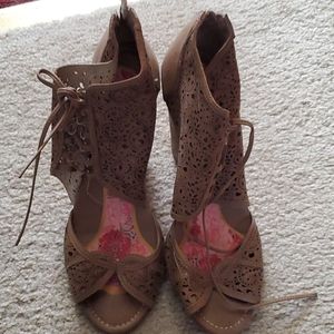 Bernardo Farfalla Heels/Sandals